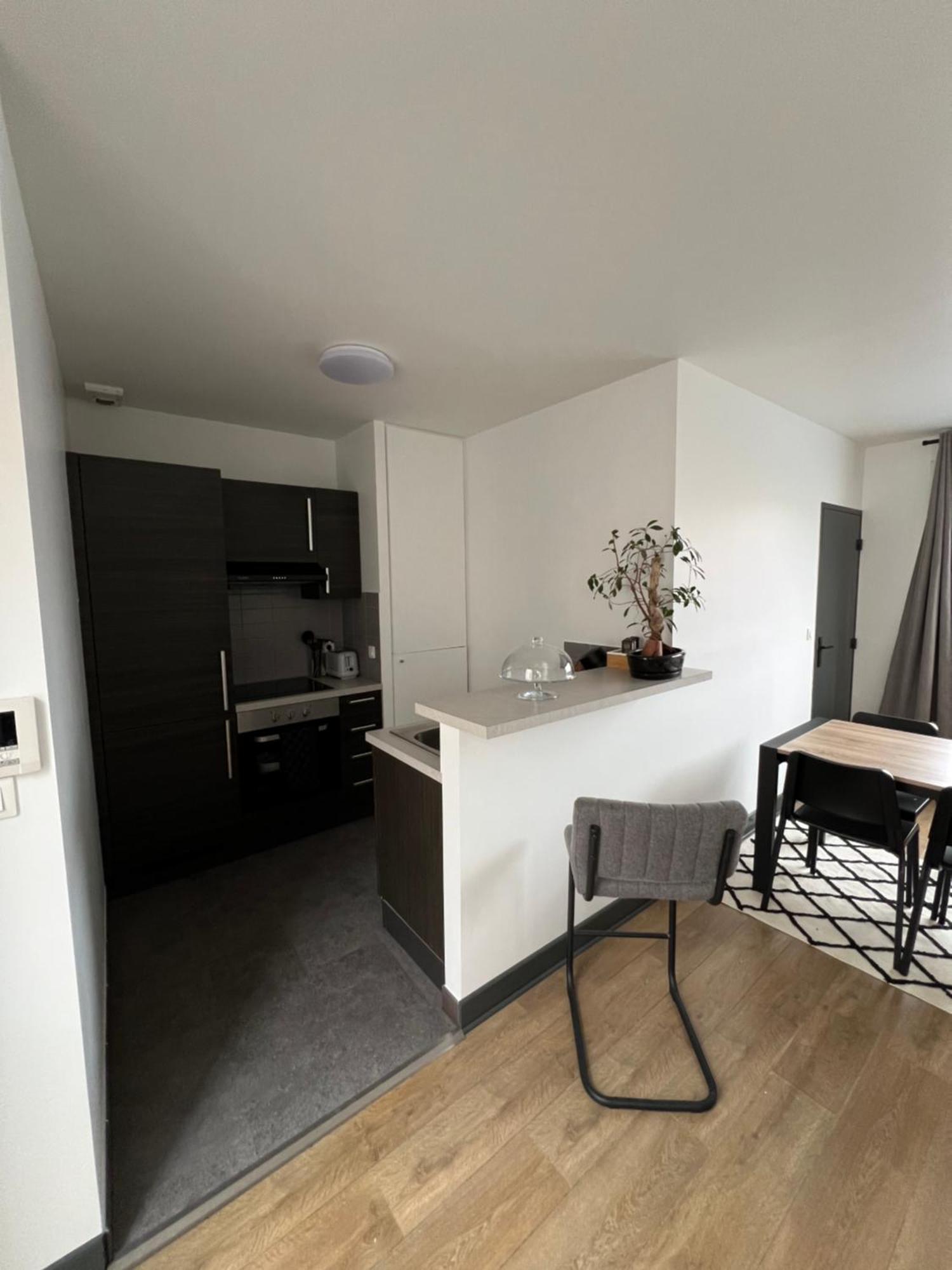Ferienwohnung Hyper Centre A 80M Du Vieux Marche, T2 Calme Vue Sur Les Toits Rue Du Minage La Rochelle  Exterior foto